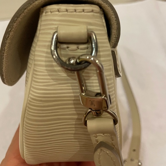 Louis Vuitton Montaigne Clutch Epi Leather White - Picture 3 of 10